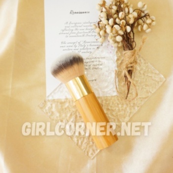 Cọ nền Tarte The Buffer Airbrush Finish Bamboo Foundation