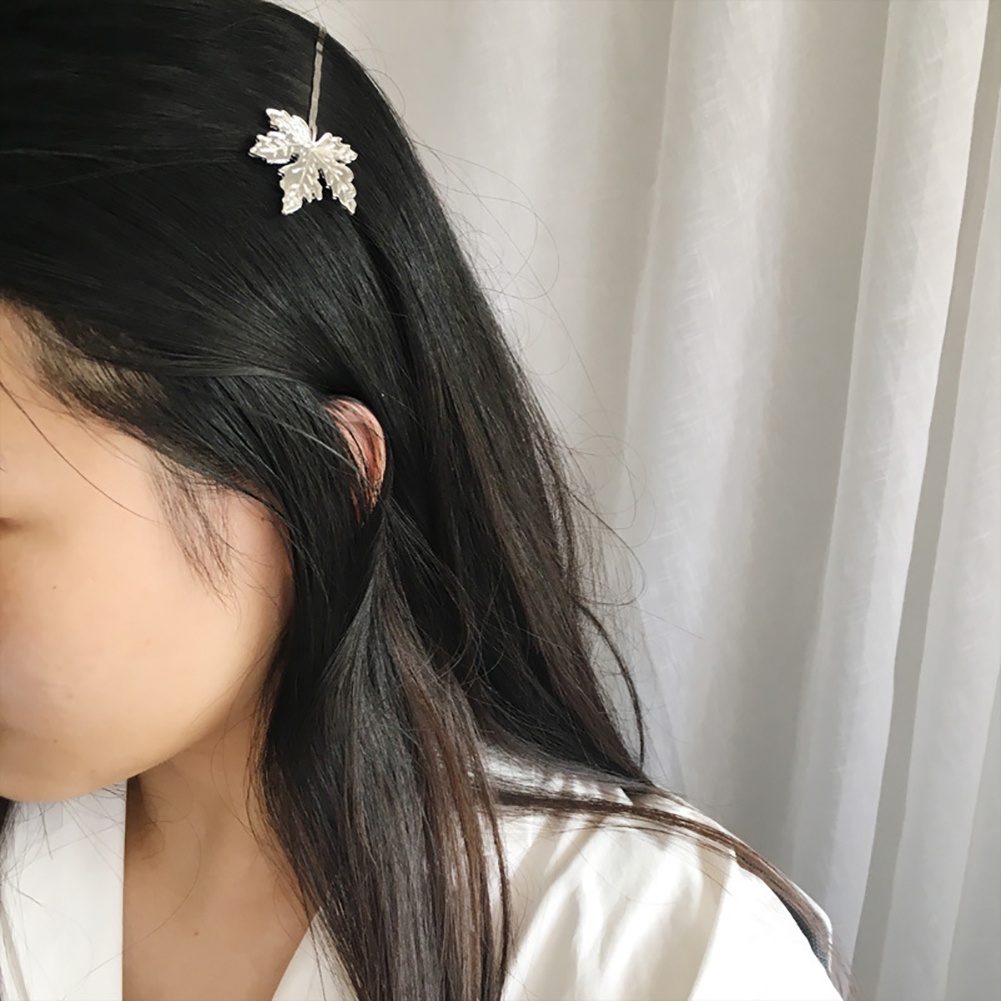 Set 2 kẹp tóc hình lá phong dễ thương