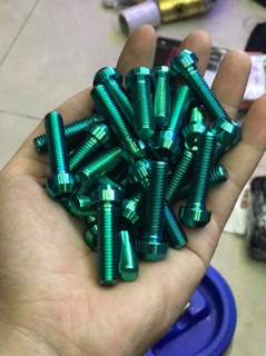 Ốc titanium GR5 8li30  đầu trụ