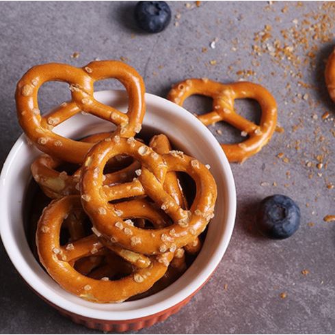 Phụ kiện trang trí bánh sinh nhật bánh kem - Hộp bánh vòng Saltletts 90g