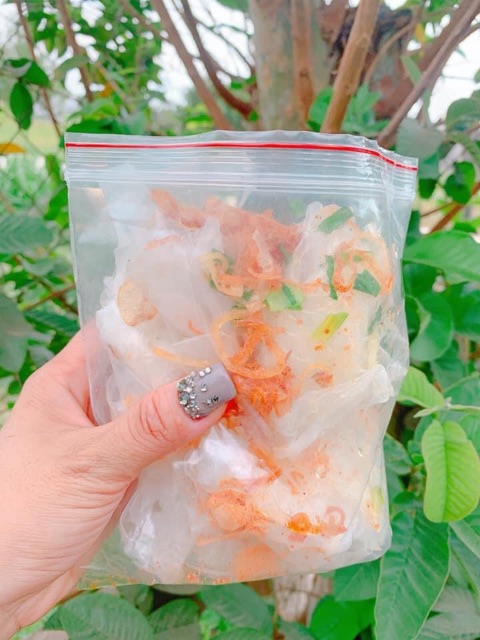 Bánh tráng phơi sương muối nhuyễn cay + topping