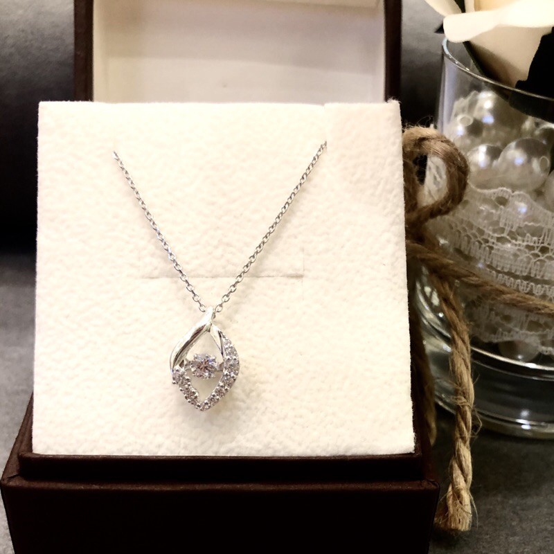 Dây chuyền bạc hình lá Dancing Stone ESTELLE