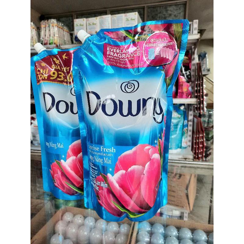 Nước xả vải DOWNY hương Nắng mai túi 1.5L