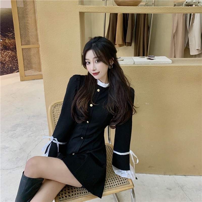 Váy xoè dài tay màu đen viền trắng