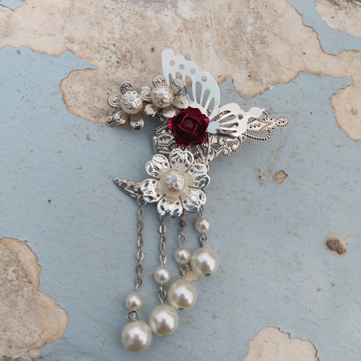 Kẹp tóc cổ trang họa tiết hoa bướm kèm tua rua chuỗi hạt