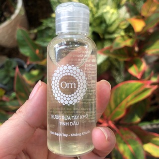 Nước rửa tay khô diệt khuẩn tinh dầu Om Fountain 50ml