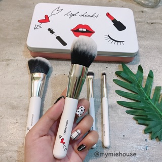 SET CỌ LIMITED INNISFREE