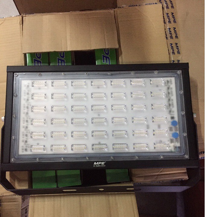 ĐÈN PHA LED 200W MPE IP65 CHỐNG NƯỚC  TRẮNG,VÀNG