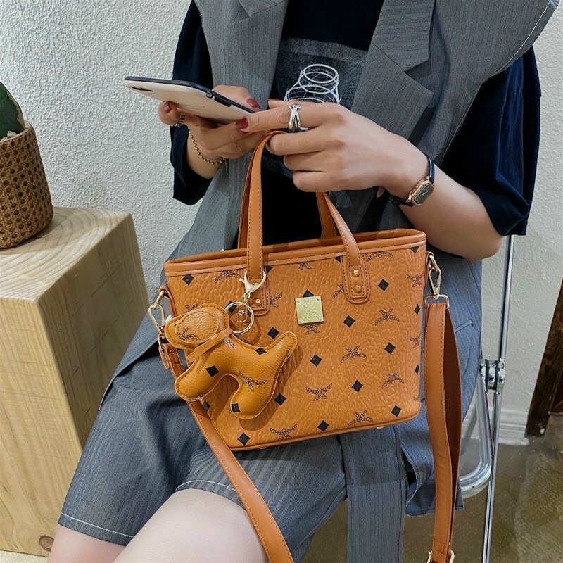 túi mini mcm đeo chéo có quai xách ( ảnh thật shop chụp cuối )