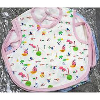 Yếm cotton chống thấm 2 lớp. Yếm xỏ tay, cài cúc ở cổ cho bé