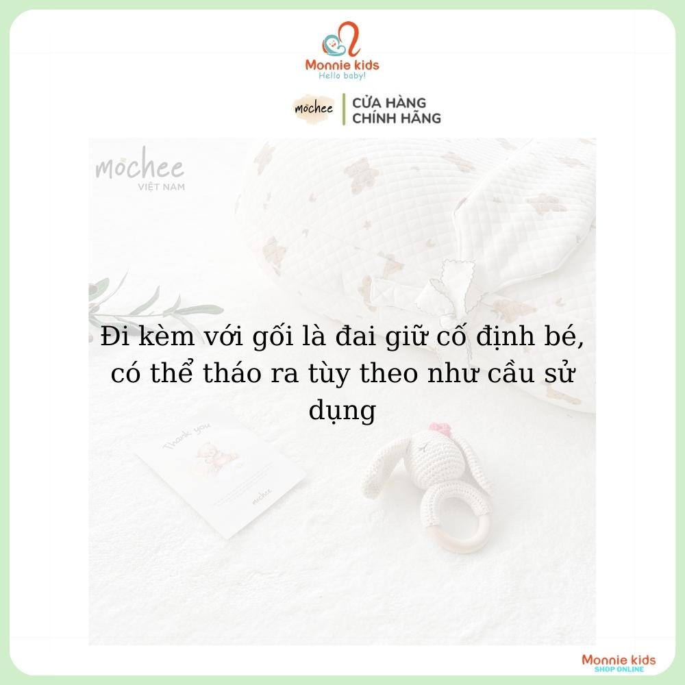 Gối chống trào ngược cho bé Mochee Muslin 70x80cm, gối chống trào vải xô có đai - Monnie Kids