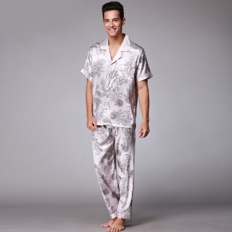 Bộ pijama lụa tay ngắn UNLIMON thoải mái cho nam