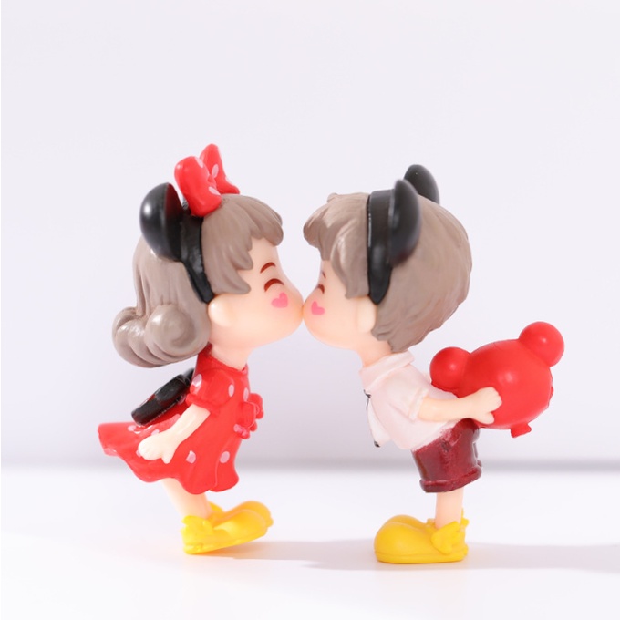 Mô hình đôi bạn bé hôn nhau rất dễ thương cho các bạn trang trí bánh cưới, móc khóa, tiểu cảnh, terrarium, DIY
