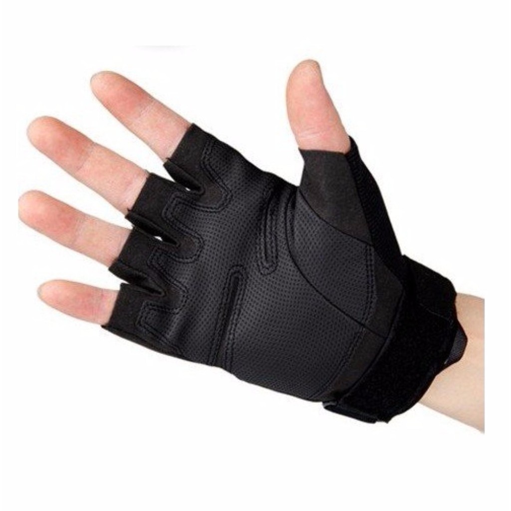 Găng tay Black cụt ngón màu đen kiểu dáng trẻ trung,ôm gọn,đi phượt - đi xe máy,chất dày dặn,thấm hút mồ hôi.