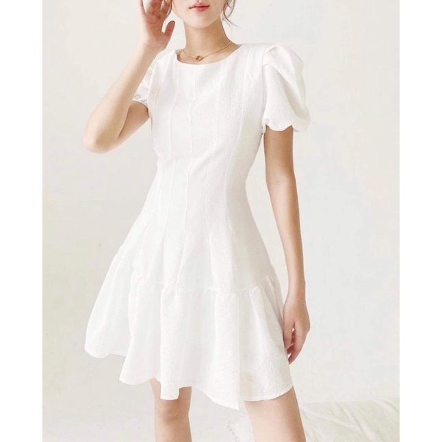 Váy trắng chiết eo