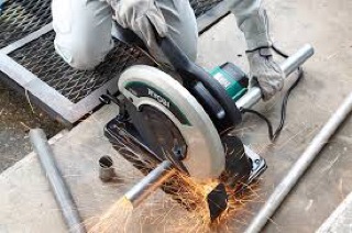 Máy cắt sắt Ryobi C-3561