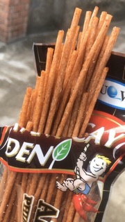 Tăm cay đen ( 1 bịch x 50 gói )