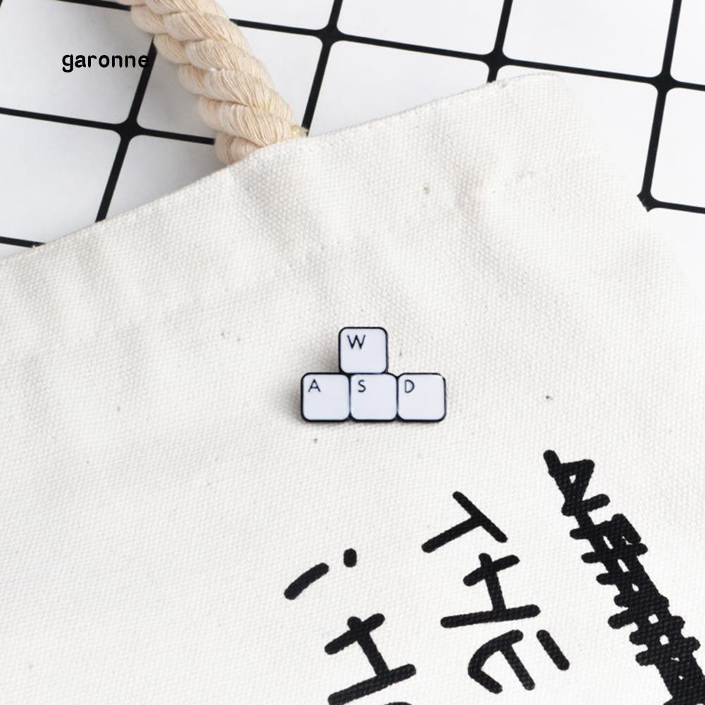 Ghim cài áo hình 4 phím WASD độc đáo ngộ nghĩnh