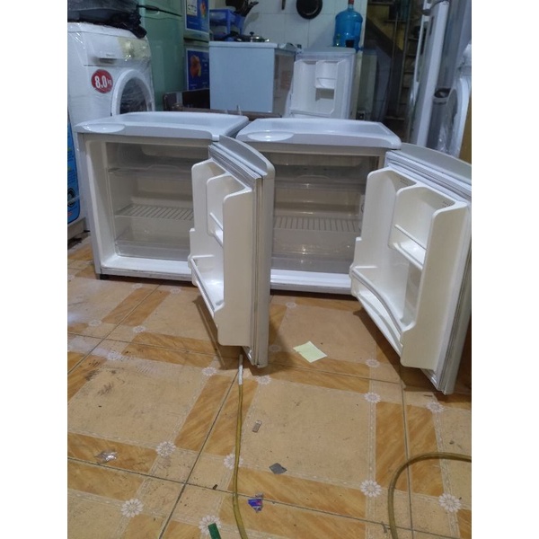 Tủ lạnh sanyo 50lit còn mới 80-90% zin nguyên bản