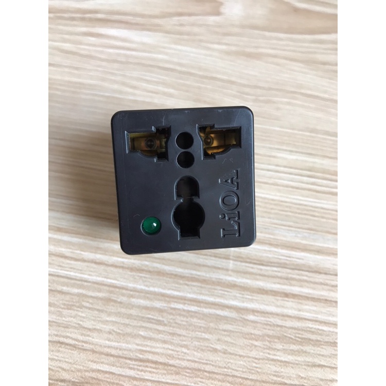 Phích cắm điện chuyển 3 chân thành 2 chân 15A/220V Lioa Vinakip