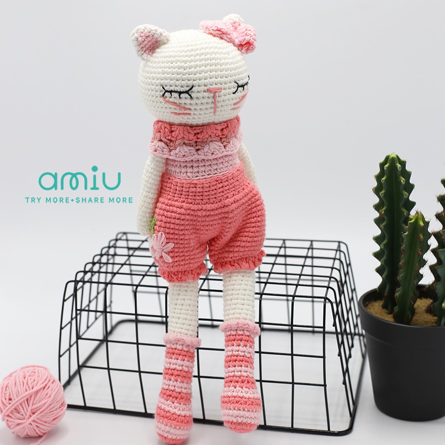 Gấu bông móc len Amigurumi cao cấp Amiu Việt Nam - Mèo Kitty chân dài màu hồng, đồ chơi nhồi bông mèo Kitty - SP000288