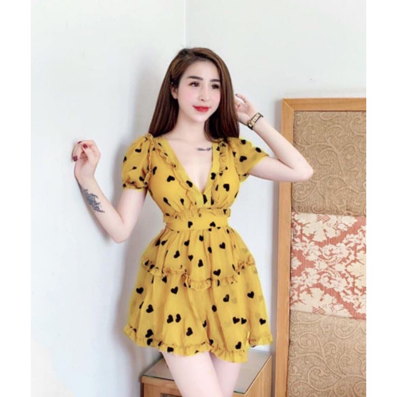 Đầm xòe cổ tim tay ngắn xinh xắn