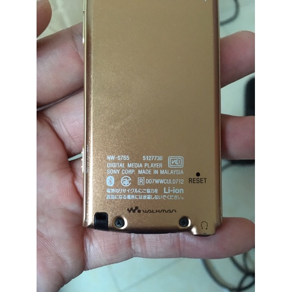 Combo máy nghe nhạc sony s765 16g dock loa