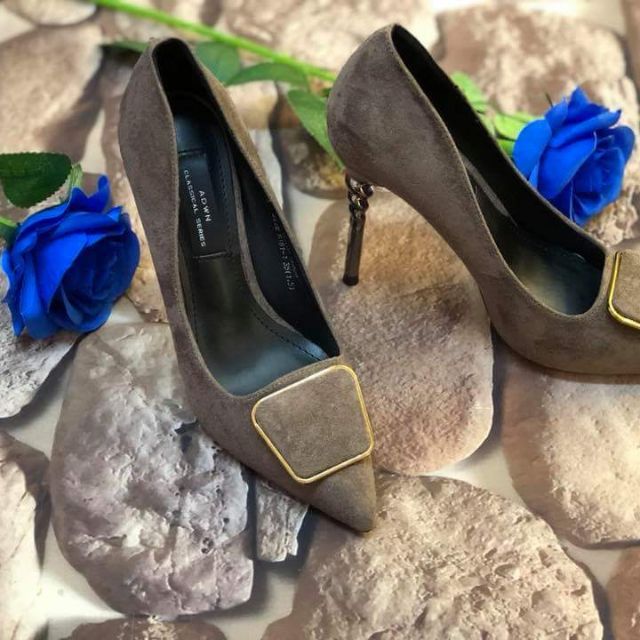 Thanh lý giày 300k còn  150k