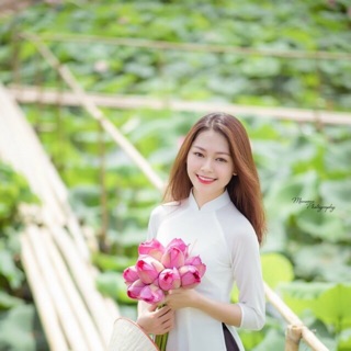 Áo dài trắng nữ sinh