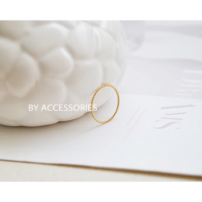 Nhẫn titan xoắn mảnh xinh không gỉ