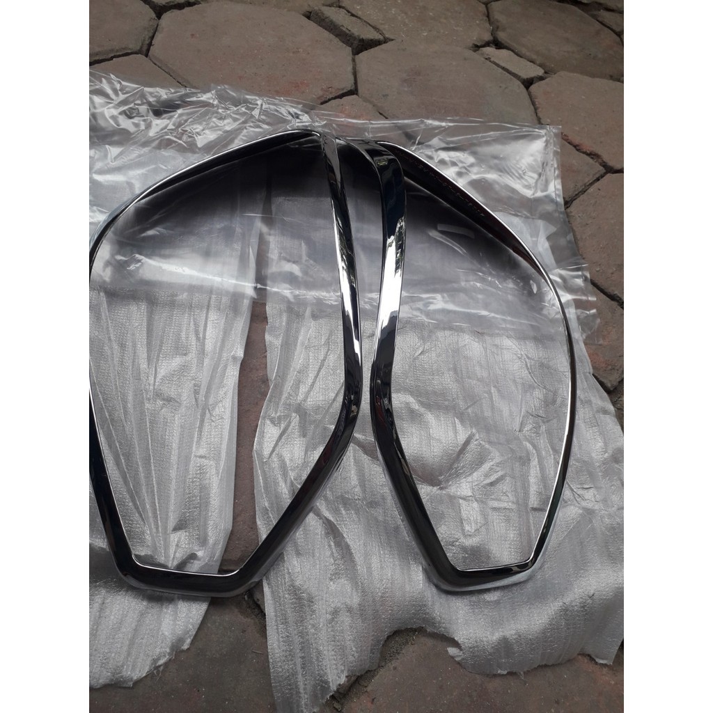 Bộ ốp viền đèn Hậu mạ crom Xe Kia Soluto các form 2019,2020,2021