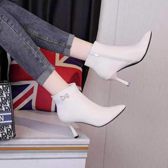 Giày bốt thời trang nữ ❤️FREESHIP❤️ Boots da mềm mũi nhọn gót nhọn 7cm 5530D-3