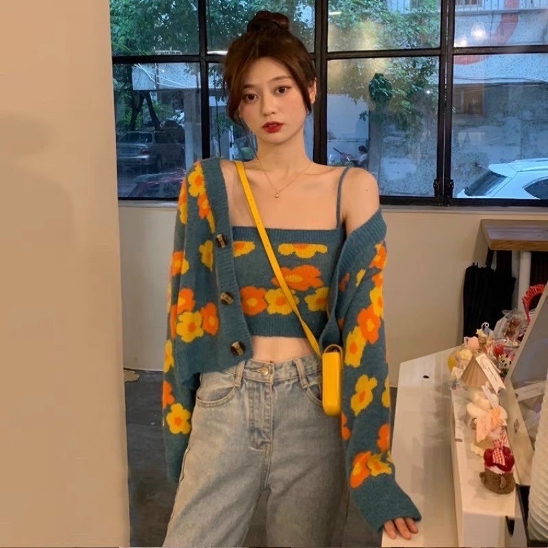 Set áo cardigan kèm áo 2 dây len hoa rực rỡ hàng QC