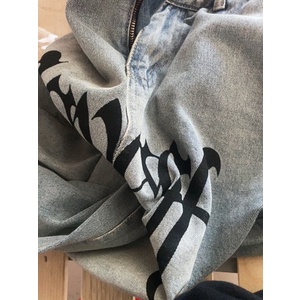 Quần bò jeans ống suông rộng in chữ kèm thắt lưng unisex nam nữ hip hop đường phố Châu Âu