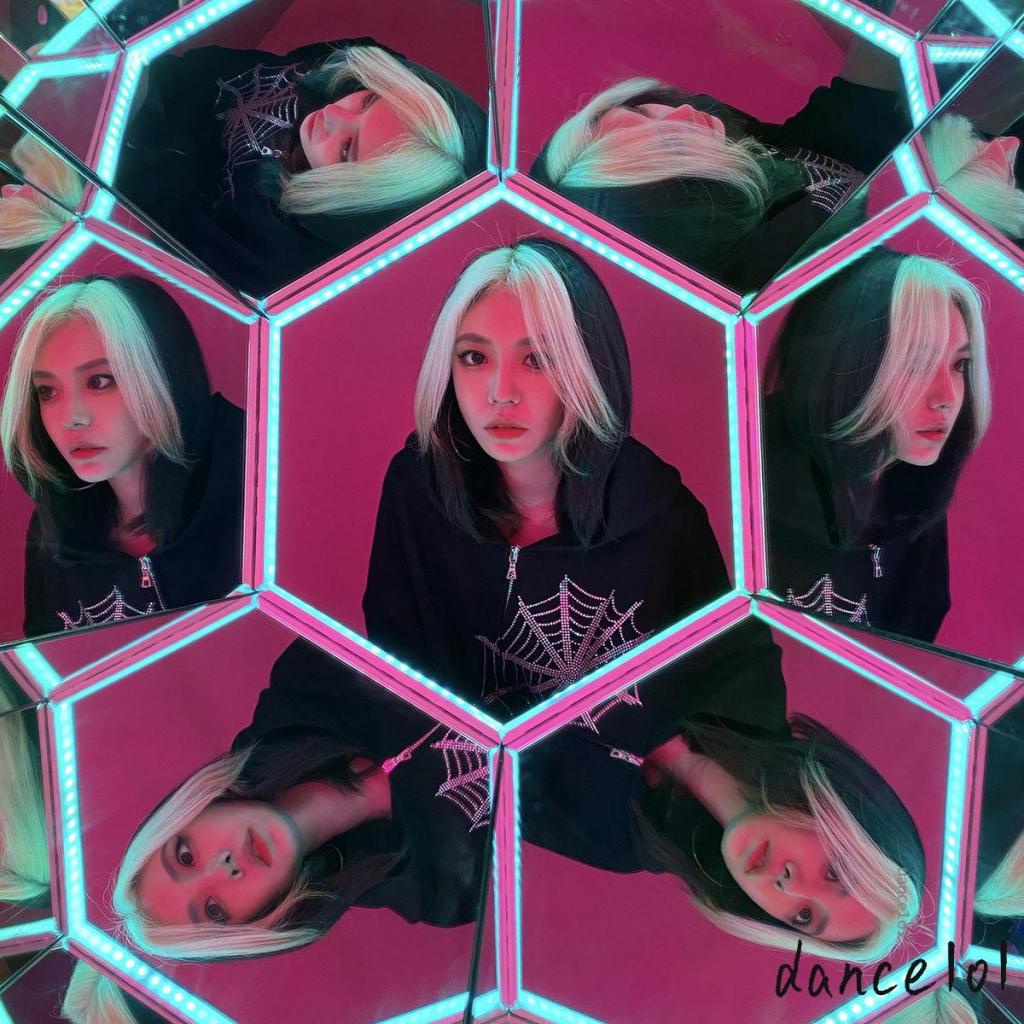 Áo Khoác Nhảy Múa Tay Dài Có Dây Kéo Hình Mạng Nhện Đính Đá 1O1-Y2k