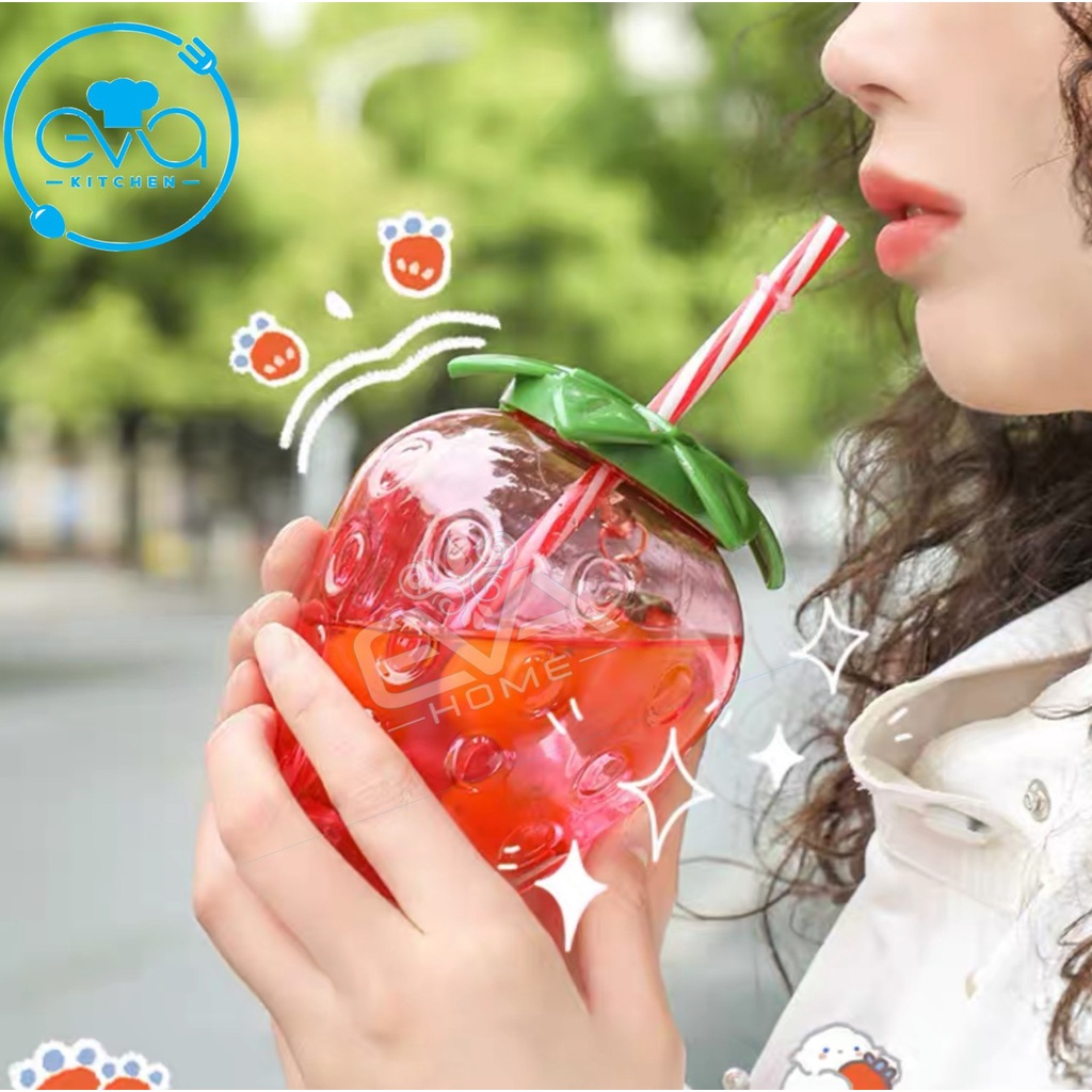 Bình Nhựa Đựng Nước Hình Trái Dâu Tây Kèm Ống Hút 500Ml Cho Bé SP4732