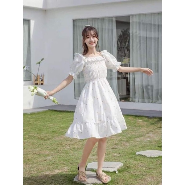 Đầm hoa cúc trắng bẹt vai viền bèo