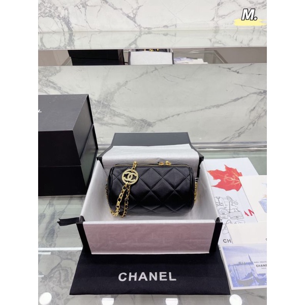 Túi đeo chéo nữ C.N charm trống sz20x13cm dây gắn charm cực điệu(2 màu :đen&amp;trắng)