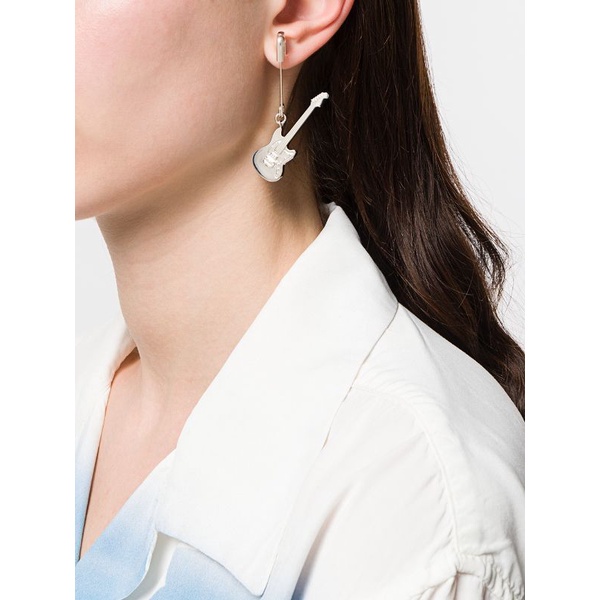 Khuyên tai Ambush guitar charm earrings ss21