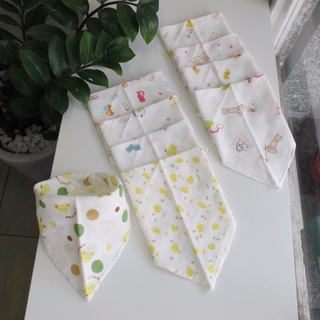 Yếm cổ xô cài nút cho bé
