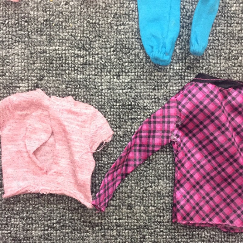 QAA2-Quần áo dành cho búp bê barbie đã qua sử dụng