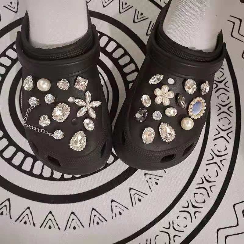 Set 24 Phụ Kiện Khóa Giày Crocs Bằng Kim Loại Đính Đá / Ngọc Trai / Hoa Xinh Xắn Cổ Điển Có Thể Tháo Rời