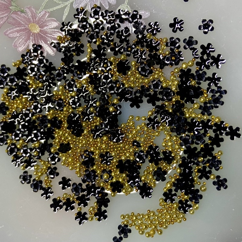 Bán lẻ Rẻ- Rẻ hơn sỉ 100c  chiếc hoa sứ trắng trang trí móng tay