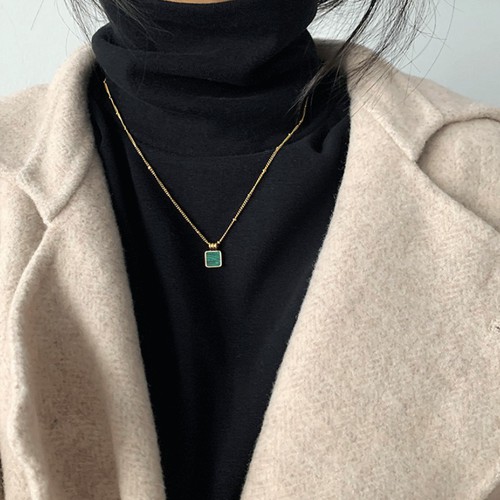 Dây Chuyền Mặt Vuông Xanh Lá Titan Ko Han Rỉ TT 3659