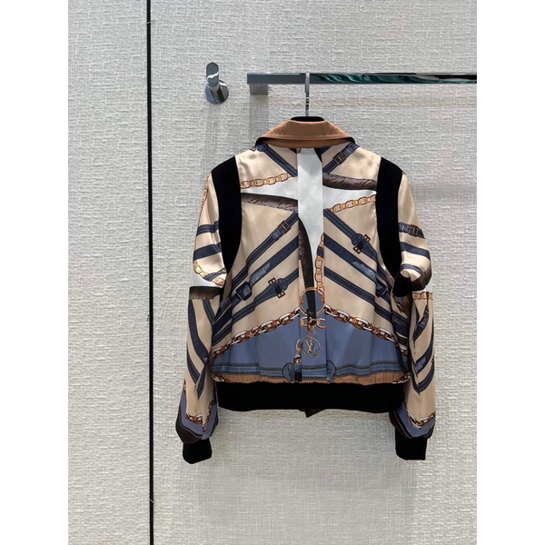 Áo khoác nữ dáng ngắn thời trang 2 mặt cao cấp thương hiệu Louis Vuitton LV 2022