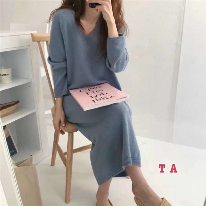Váy len suông cổ tim form dài qua gối