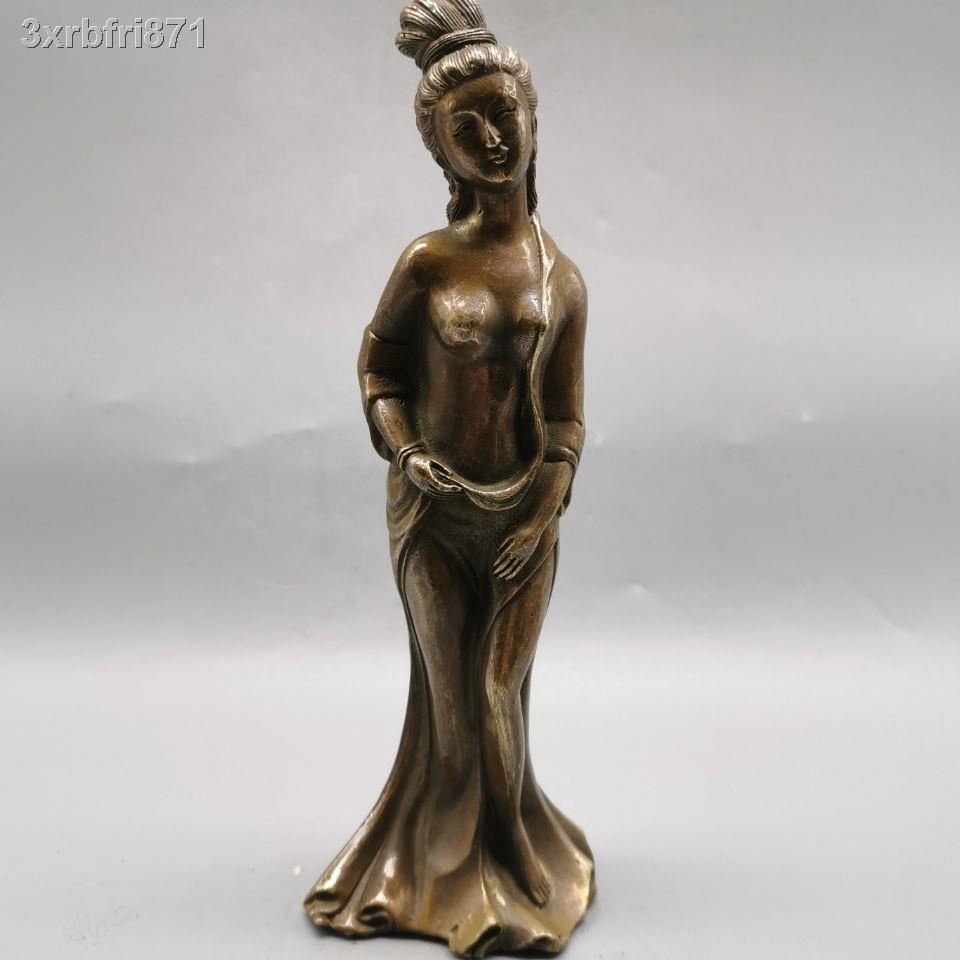 Bộ sưu tập đồ đồng cổ; trang trí bằng đẹp, có hình dáng độc đáo, kết cấu dày và chạm khắc tinh xảo