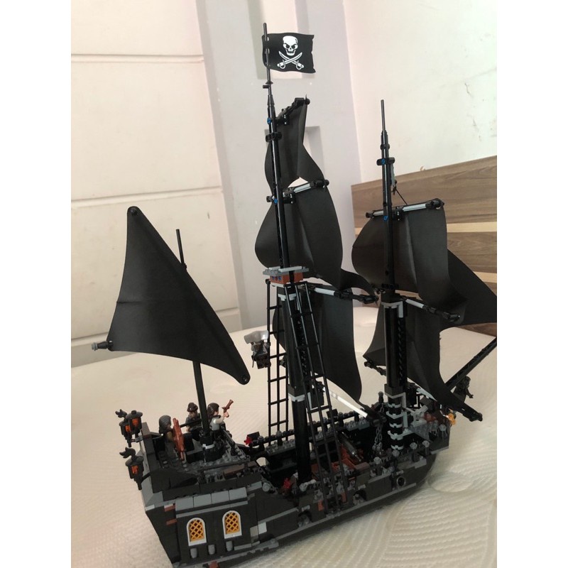 Lego con trai thuyền chiến-Lego tàu thủy cướp biển Ca-ri-bê.