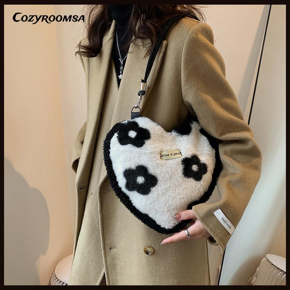 Túi đeo vai lông nhung hình trái tim giữ ấm cho nữ