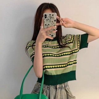 Áo len montogi cộc tay hoạ tiết trái tim